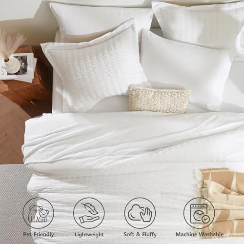 CozyLux Queen Comforter Set – Luxury Soft Bedding for All Seasons detail
